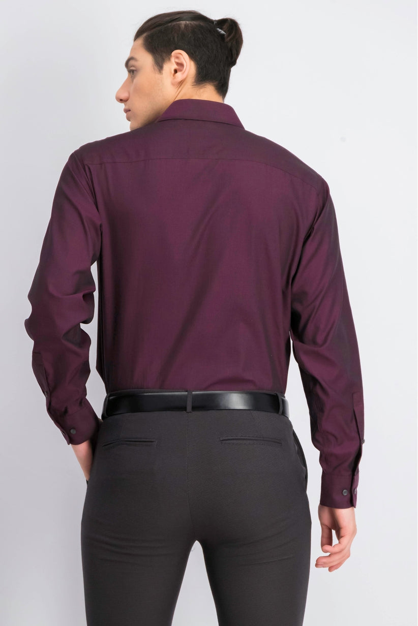 Camisa social masculina Calvin Klein Steel Classic-Fit sem passar a ferro, com gola aberta e espinha de peixe, vermelha, tamanho 32-33