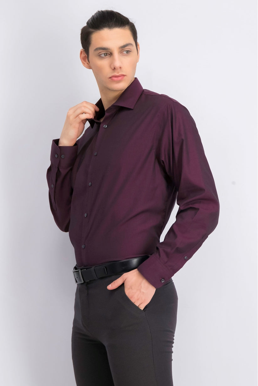 Camisa social masculina Calvin Klein Steel Classic-Fit sem passar a ferro, com gola aberta e espinha de peixe, vermelha, tamanho 32-33