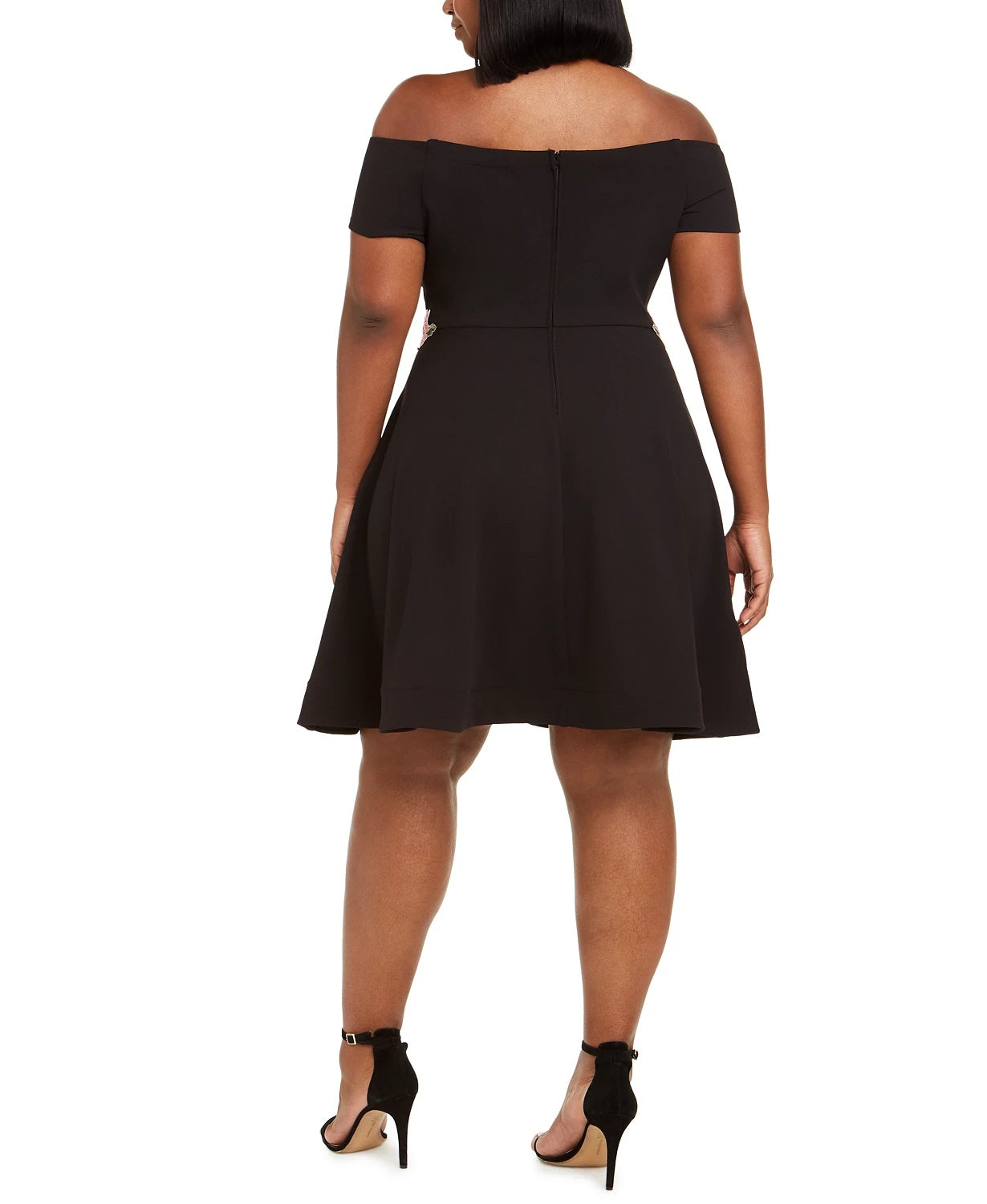 Vestido feminino moderno, ombro de fora, justo e evasê, tamanho 18, preto