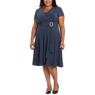 Vestido feminino plus size com sobrepeliz e strass, tamanho 20, cinza escuro, R&amp;M Richards
