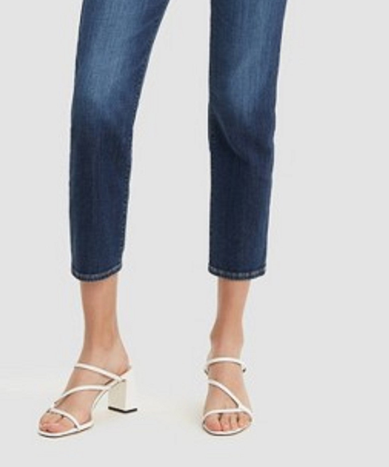 Calça jeans Levi's 724 Raw-Hem Cropped de perna reta feminina, azul, tamanho pequeno