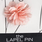 Broche de lapela masculino The Gift com flor rosa tamanho regular