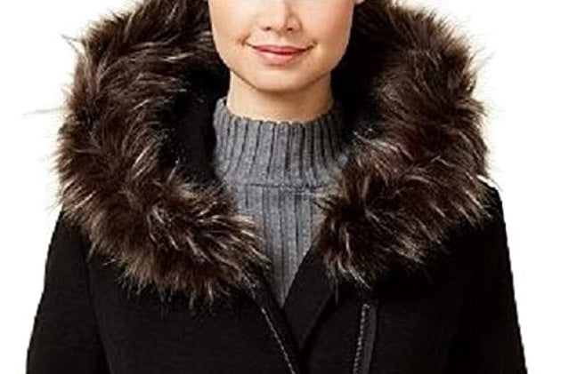 Casaco com capuz Maralyn &amp; Me Juniors com acabamento em pele sintética, preto, tamanho extra pequeno