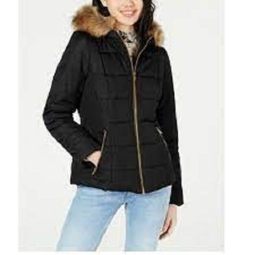 Casaco Puffer Celebrity Pink Juniors com capuz e acabamento em pele sintética, preto, tamanho grande