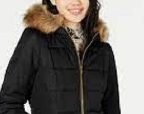 Casaco Puffer Celebrity Pink Juniors com capuz e acabamento em pele sintética, preto, tamanho grande