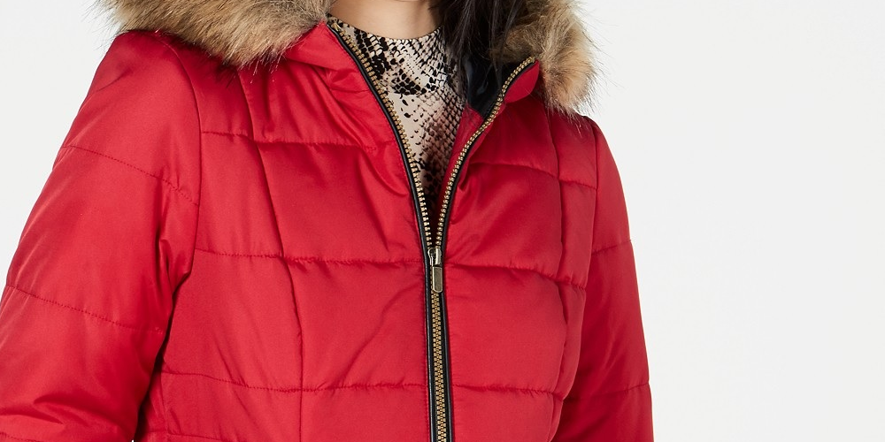 Casaco Puffer Juniors Rosa Celebrity com Capuz com Acabamento em Pele Sintética Vermelho Verdadeiro Tamanho Grande