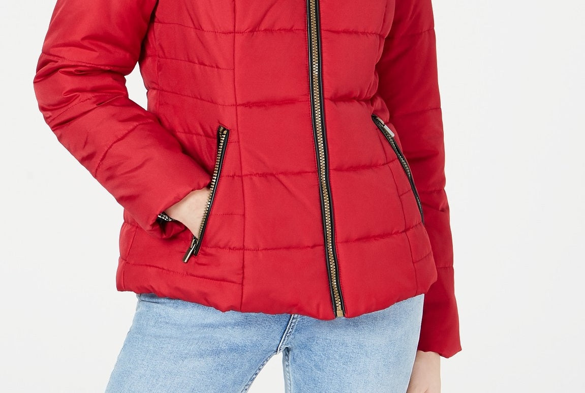 Casaco Puffer Juniors Rosa Celebrity com Capuz e Acabamento em Pele Sintética Vermelho Tamanho P