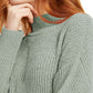 Suéter Hippie Rose Juniors de gola alta em chenille verde médio, tamanho médio