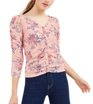 Blusa floral franzida Crave Fame Junior's rosa tamanho grande