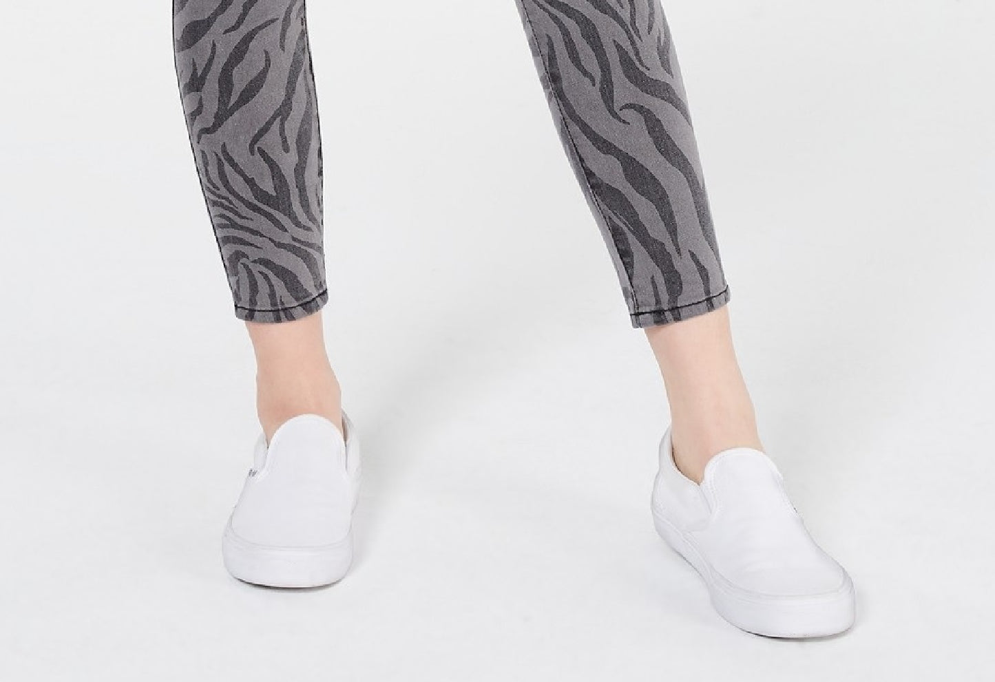 Calça jeans skinny com estampa de zebra Tinseltown Juniors, tamanho 9, cinza