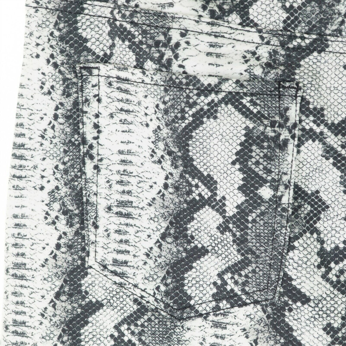 Minissaia jeans com estampa de cobra da Tinseltown Juniors, preta, tamanho 15