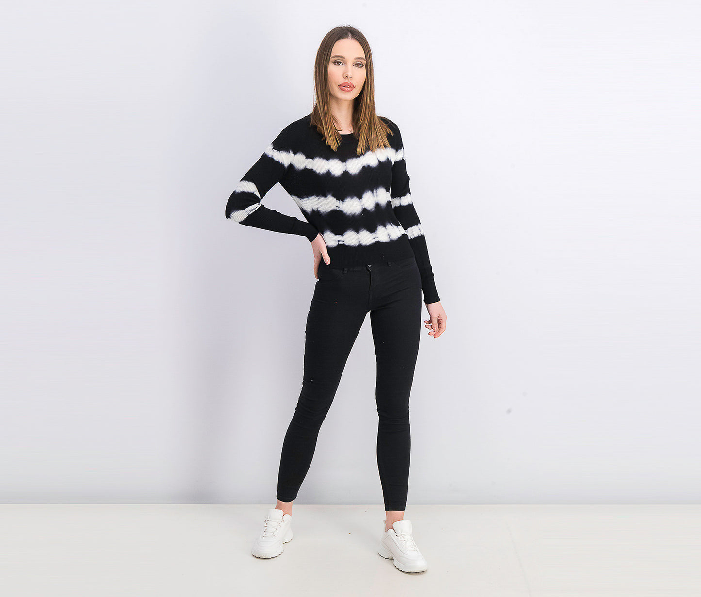 Suéter Crave Fame Juniors Tie-Dyed com gola redonda, preto, tamanho X-S