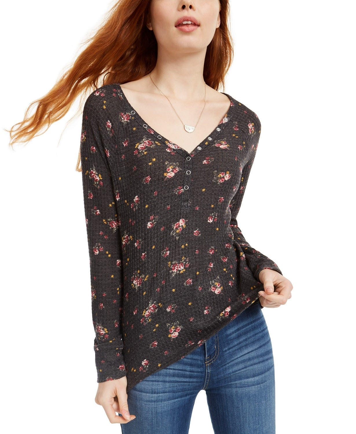 Blusa Henley com estampa floral e textura waffle Ultra Flirt Juniors, preta, tamanho extragrande