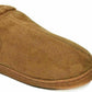 Pantufas masculinas Gold Toe Twin Gore de camurça sintética bege escuro, tamanho médio
