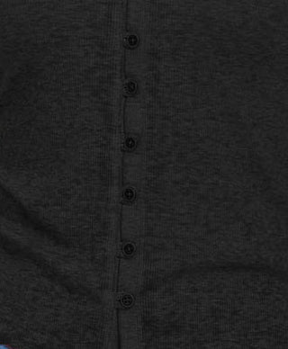 Camisa Crave Fame Juniors com decote em V e botões frontais, preta, tamanho pequeno