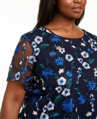 Blusa feminina Calvin Klein Plus Size com estampa floral bordada, preta, tamanho 1X
