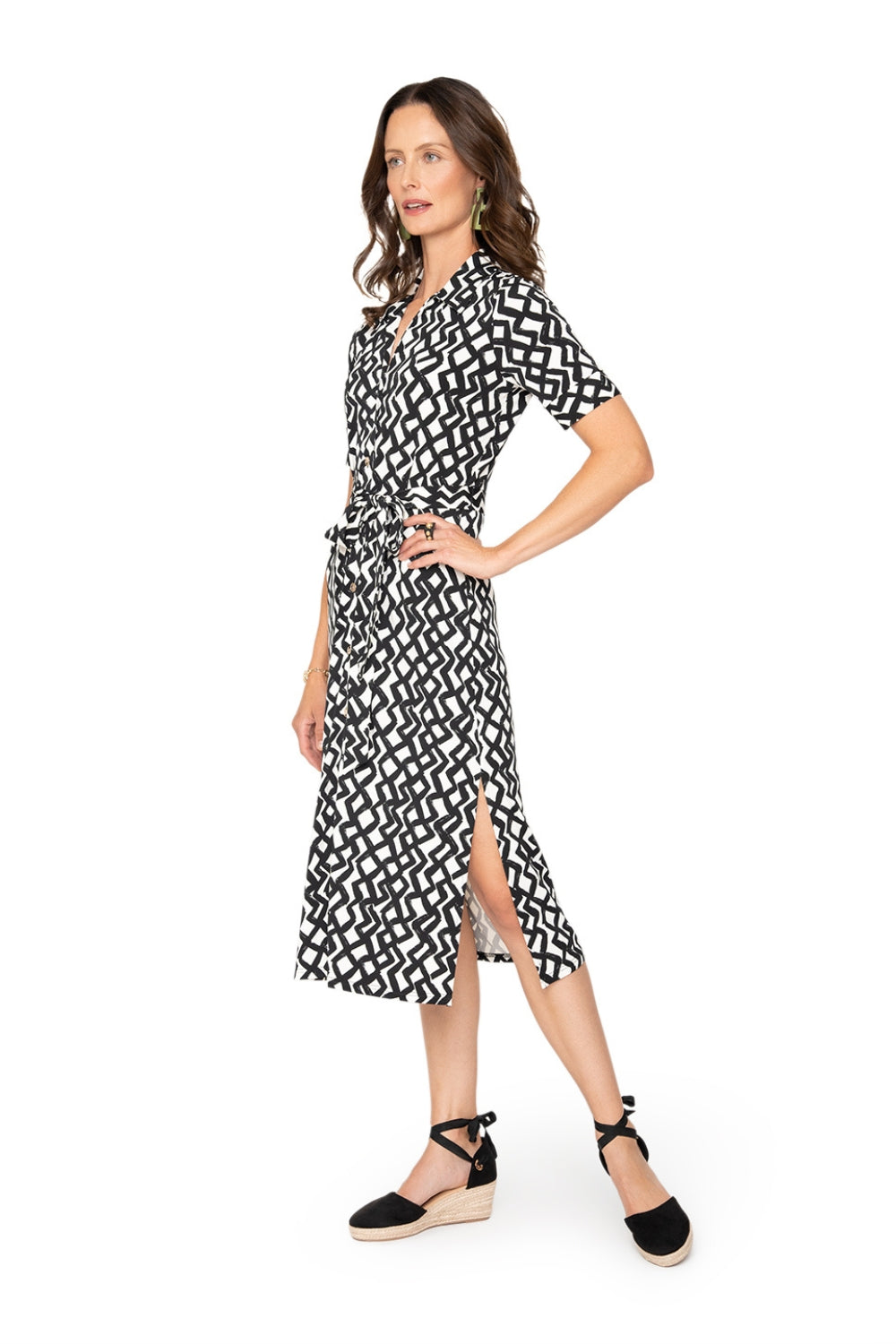 Vestido camisa feminino Jade da Leota Zig Zag preto e branco