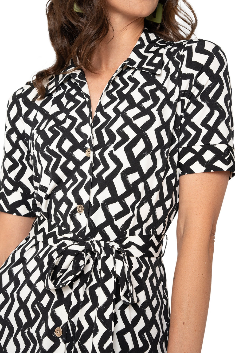 Vestido camisa feminino Jade da Leota Zig Zag preto e branco