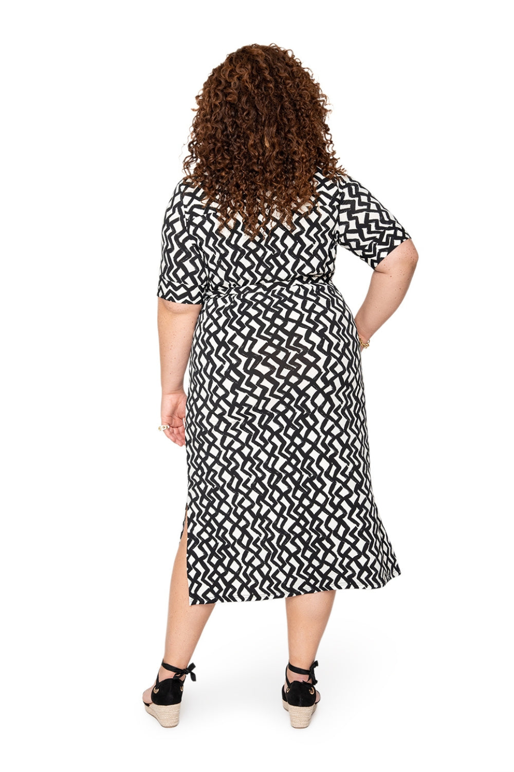 Vestido camisa feminino Jade Leota's Curve Zig Zag preto e branco