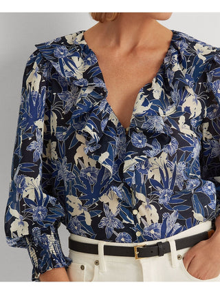 Blusa Ralph Lauren Feminina com Babados, Modelagem Relaxada, Bainha Curva, Floral, Manga Longa, Gola V, Uso no Trabalho, Botão, Azul, Tamanho X-G