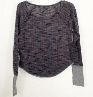 Camiseta feminina estampada de manga comprida e decote redondo, tamanho P, azul marinho, da Free People