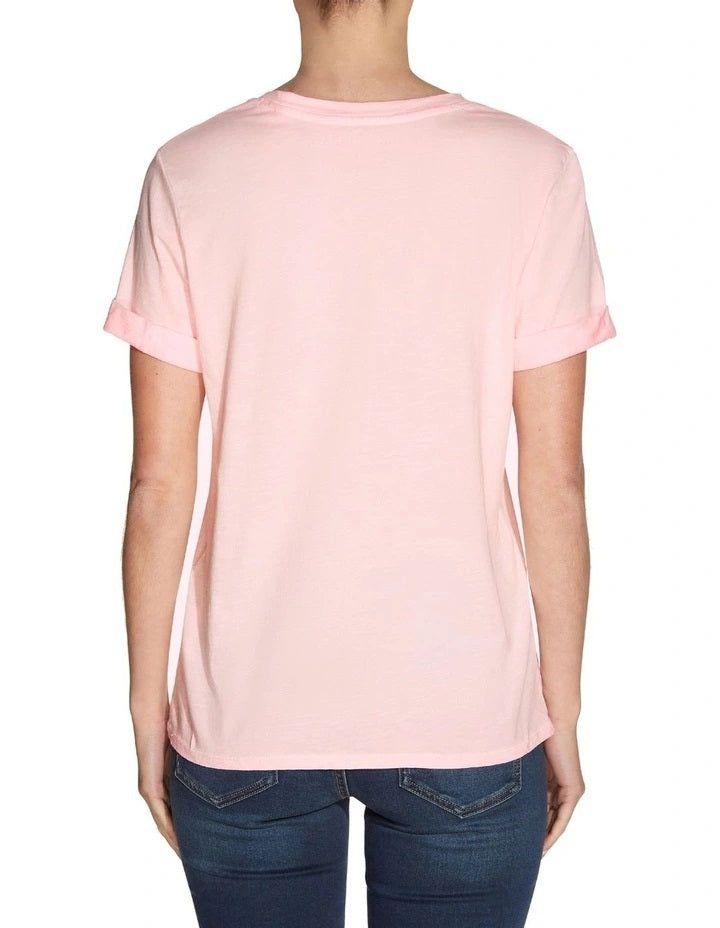 Camiseta feminina GUESS 1981 com estampa de logotipo e punho enrolado, rosa, tamanho médio