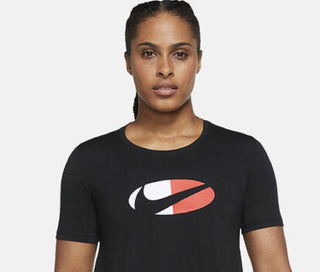Camiseta curta Nike Dri Fit Logo feminina, preta, tamanho 2X