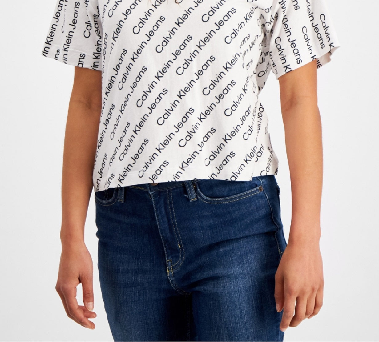 Camiseta Calvin Klein Feminina Boyfriend com Logo Branca Tamanho Pequeno Médio