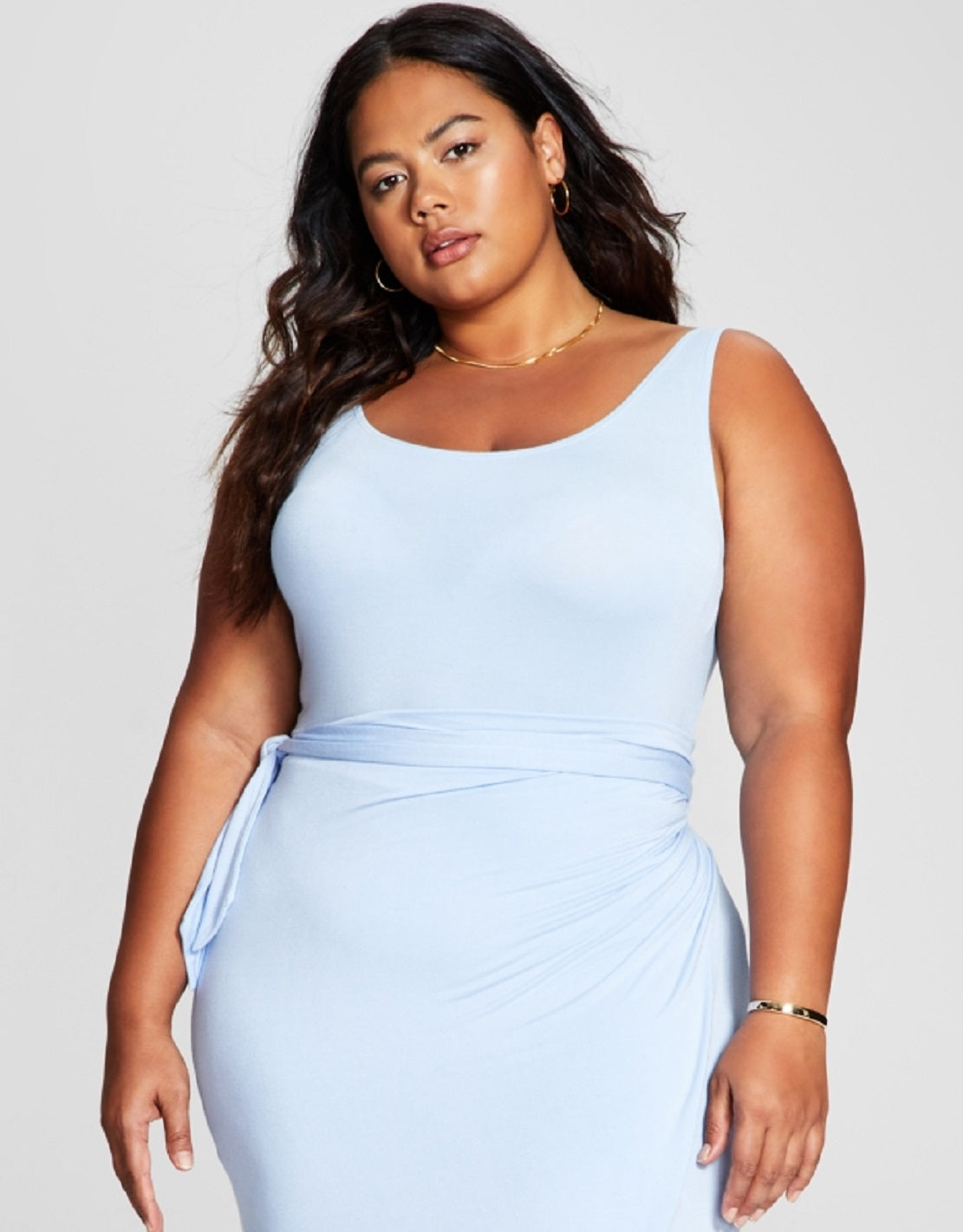 E agora este vestido midi feminino com amarração lateral azul tamanho 3X