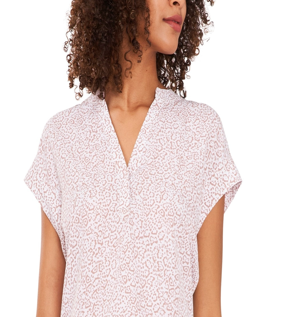 Blusa feminina Vince Camuto com estampa animal e decote em V, marrom, tamanho X-S