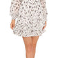 Vestido feminino Vince Camuto com babados e sobrepeliz estampado, branco, tamanho médio