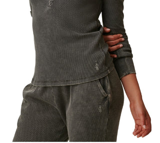 Blusa Henley de malha waffle com botões frontais quentes Bass Outdoor para mulheres, verde