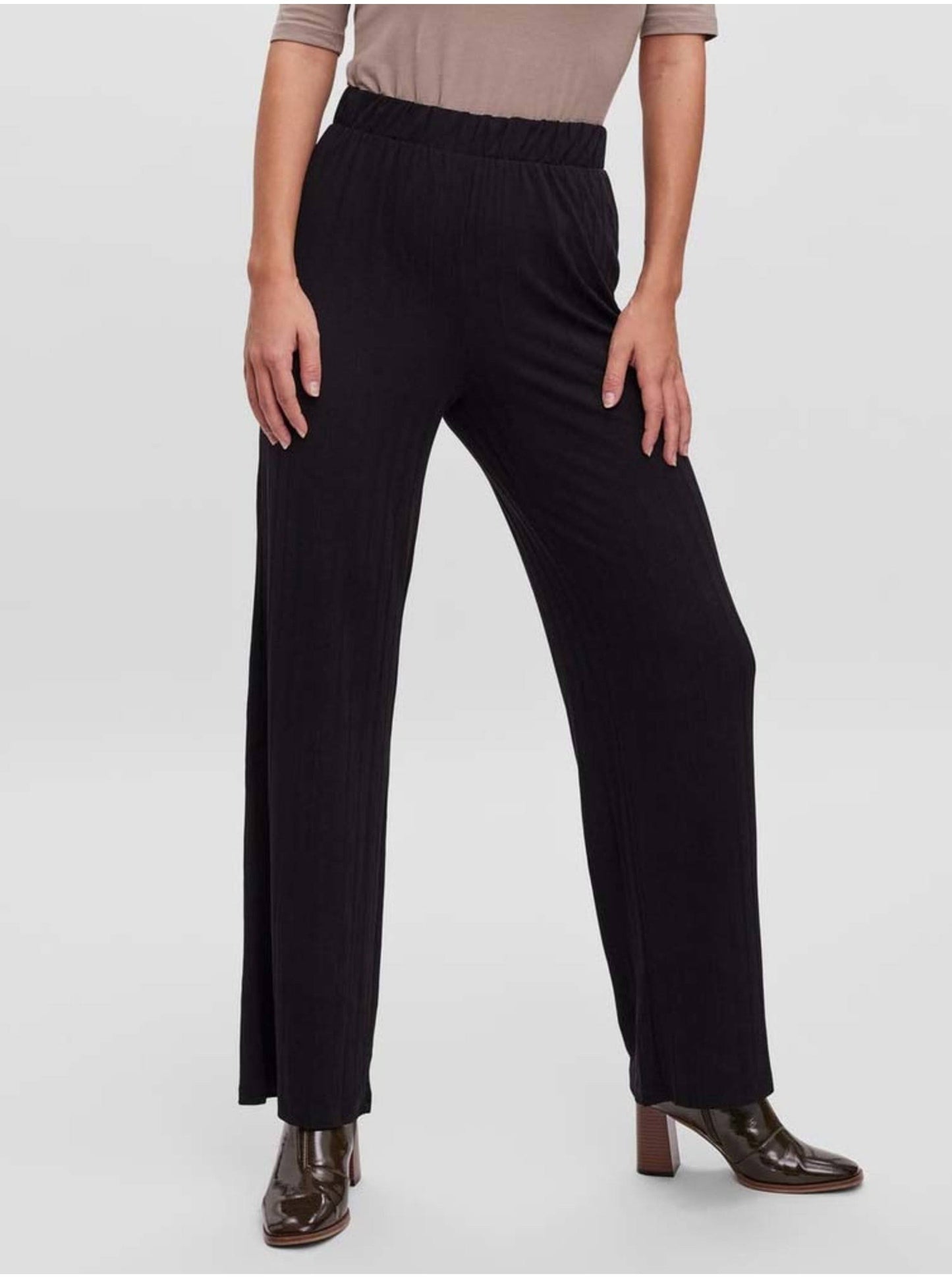 Calça Ryann Feminina VERO MODA Preta Tamanho 40