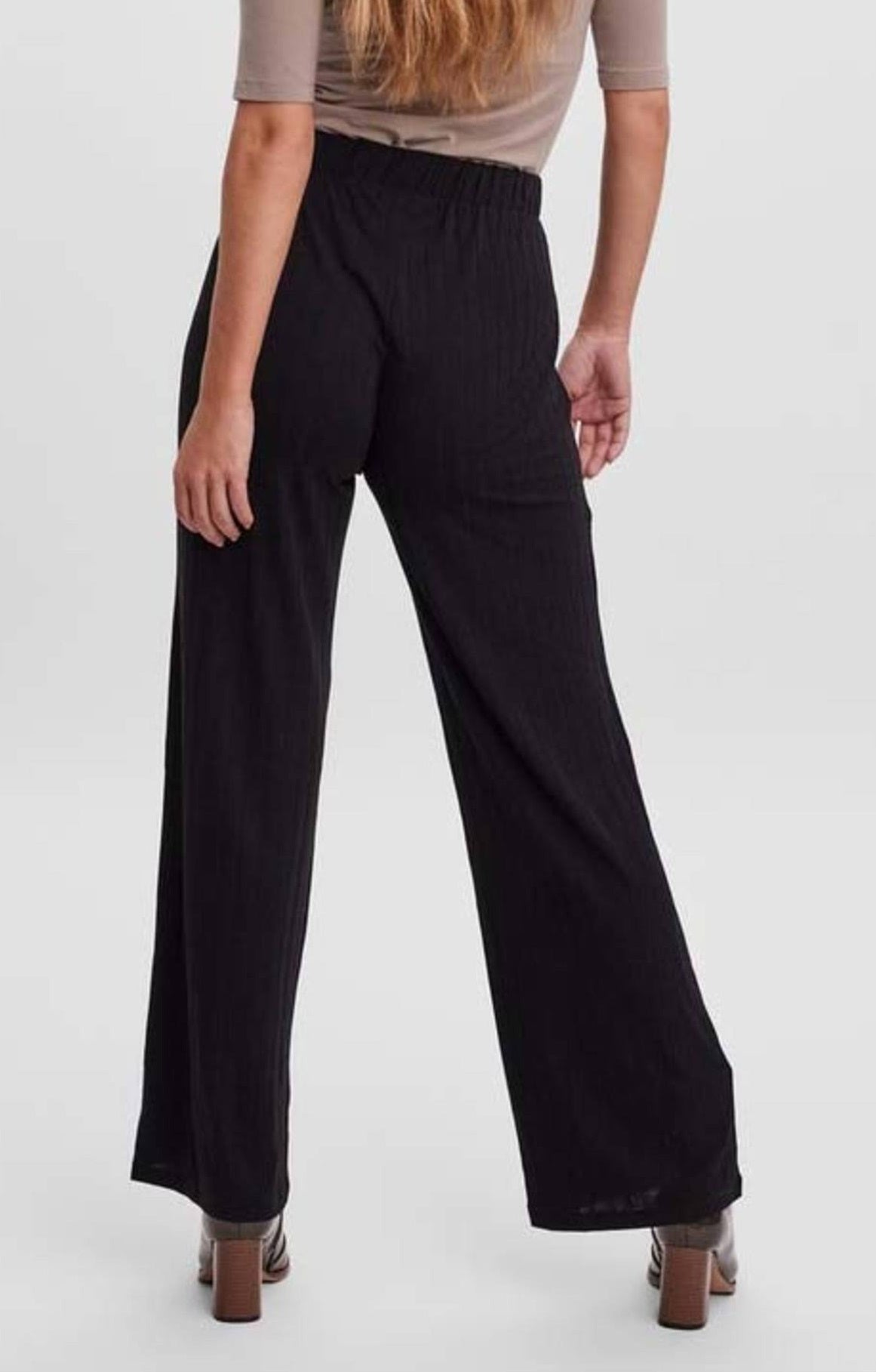 Calça Ryann Feminina VERO MODA Preta Tamanho 40