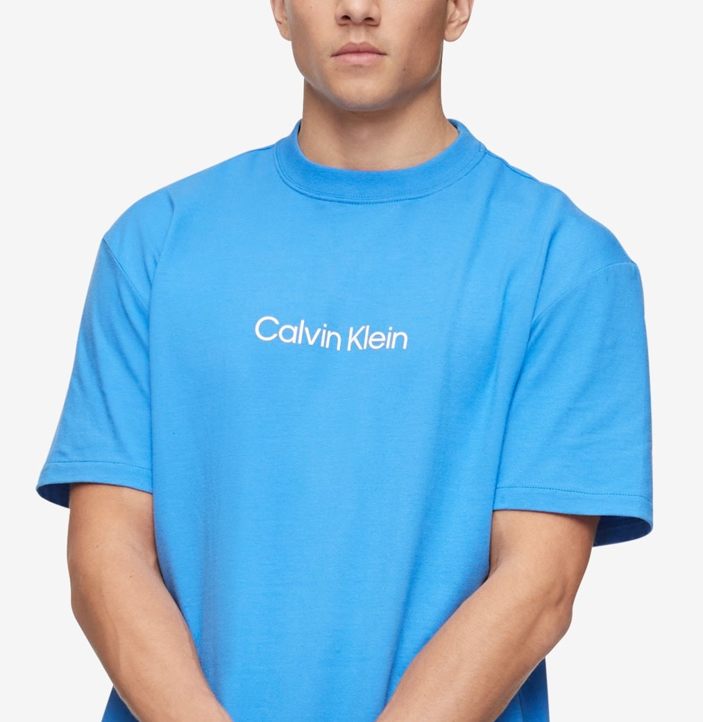 Camiseta Calvin Klein Masculina Relaxed Fit com Logo Padrão e Gola Redonda Azul Tamanho P