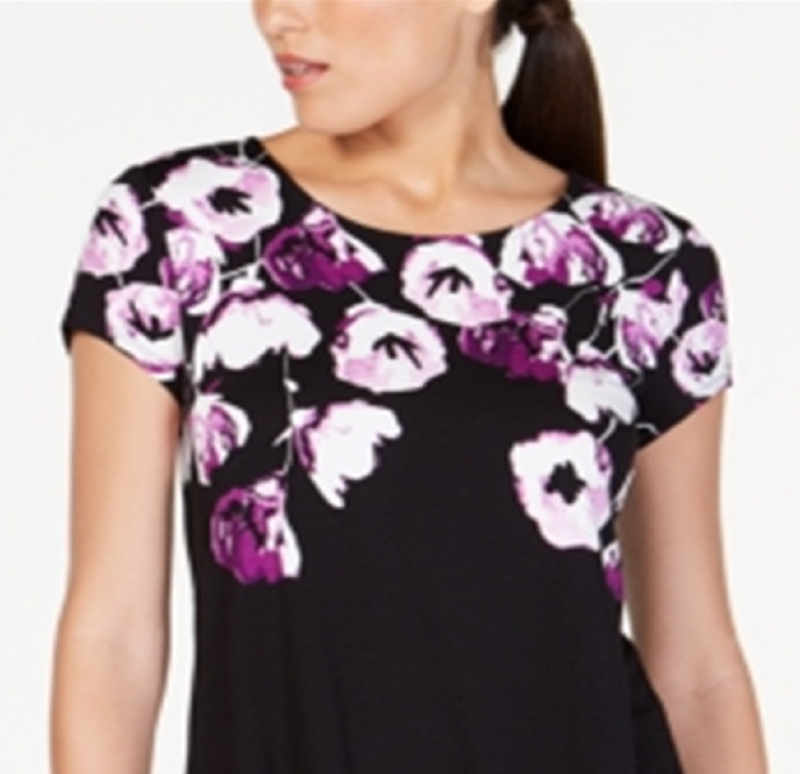 Camiseta feminina Alfani estampada com bainha redonda, preta, tamanho pequeno P