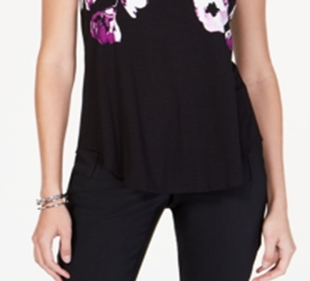 Camiseta feminina Alfani estampada com bainha redonda, preta, tamanho pequeno P