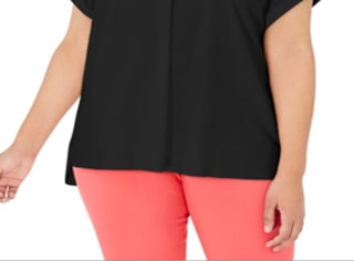 Blusa feminina Alfani Plus com decote dividido e manga curta, preta, tamanho 2X