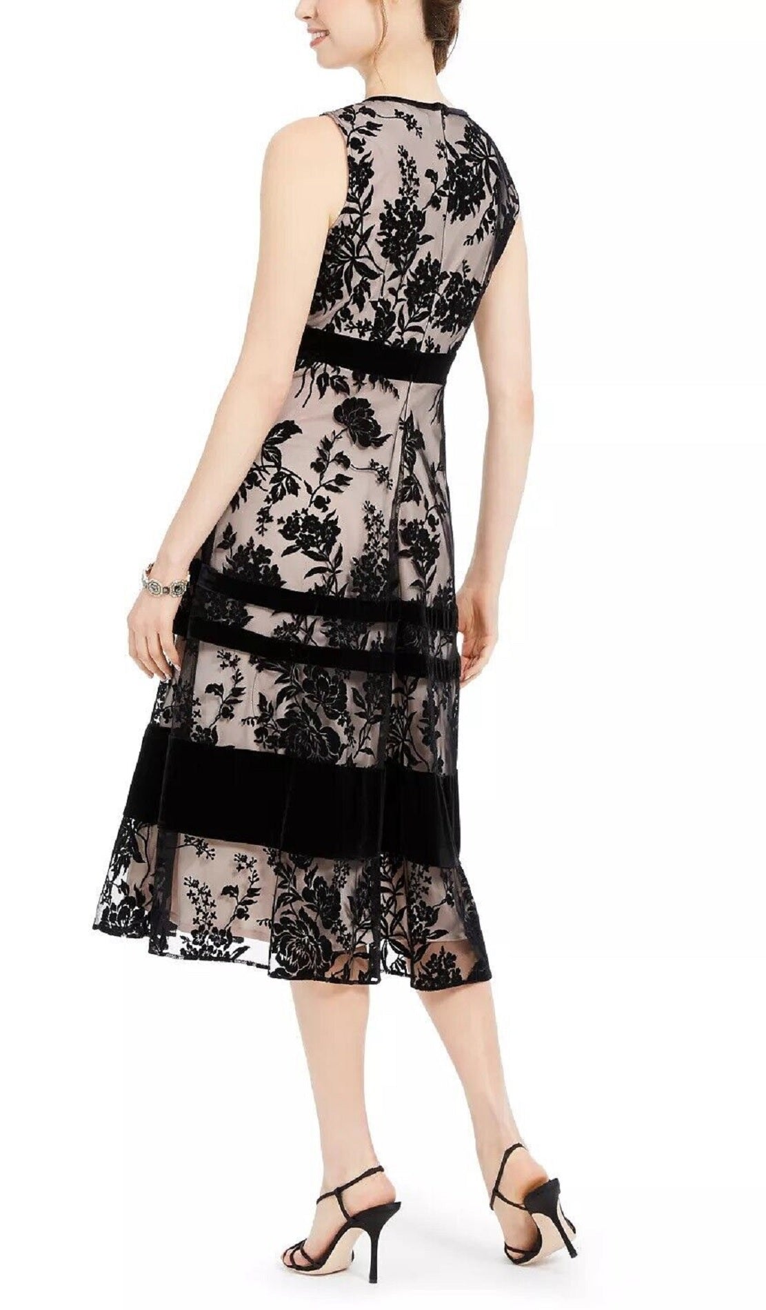 Vestido Taylor Feminino com Sobreposição de Renda e Veludo Preto Tamanho 14