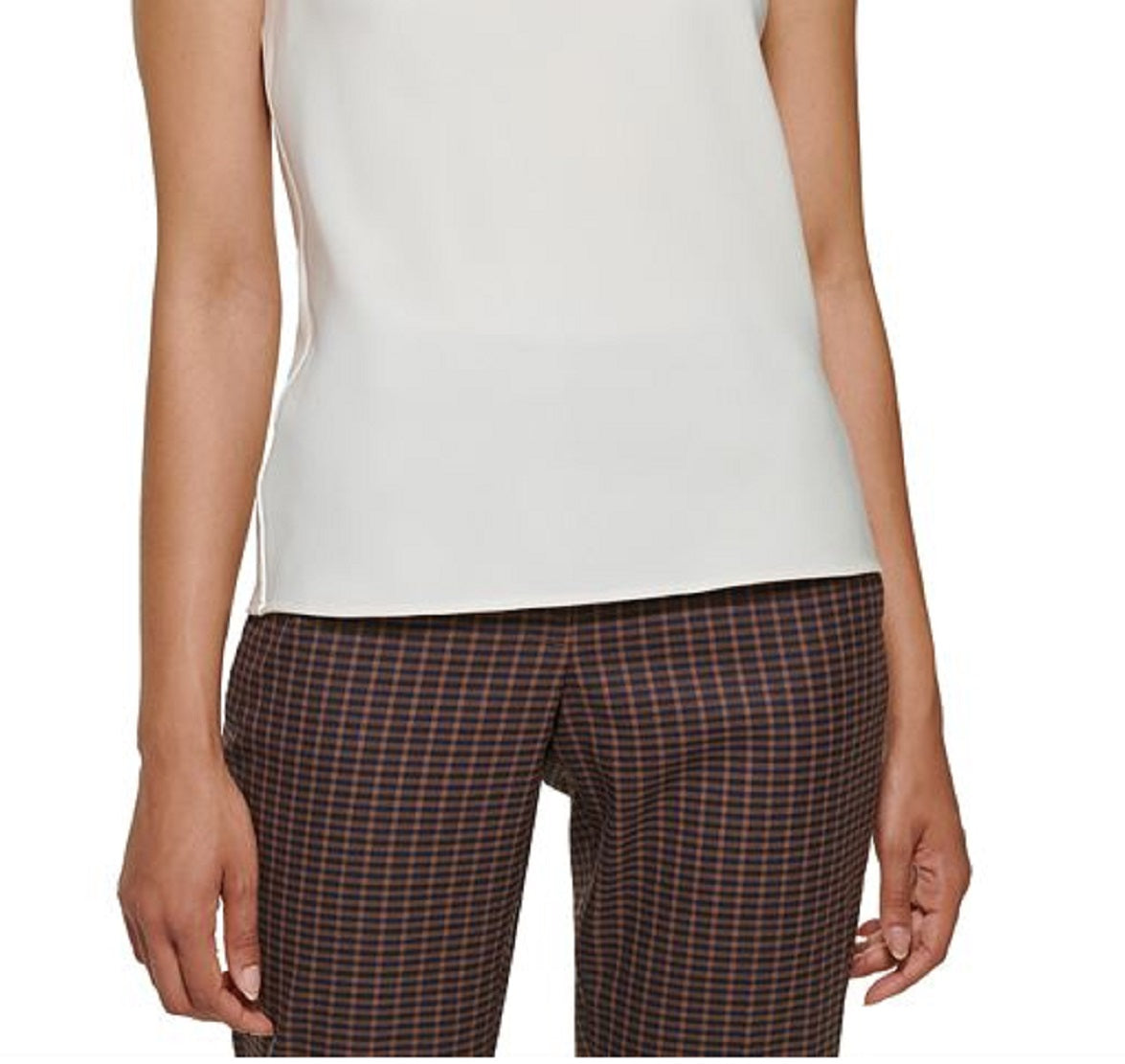Blusa feminina DKNY sem mangas com decote assimétrico e detalhes embelezados, branca