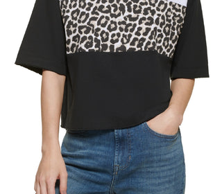 Camiseta feminina DKNY com estampa de leopardo e manga curta, tamanho P, branca