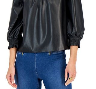 Blusa feminina INC International Concepts de couro sintético com gola franzida, preta, tamanho médio