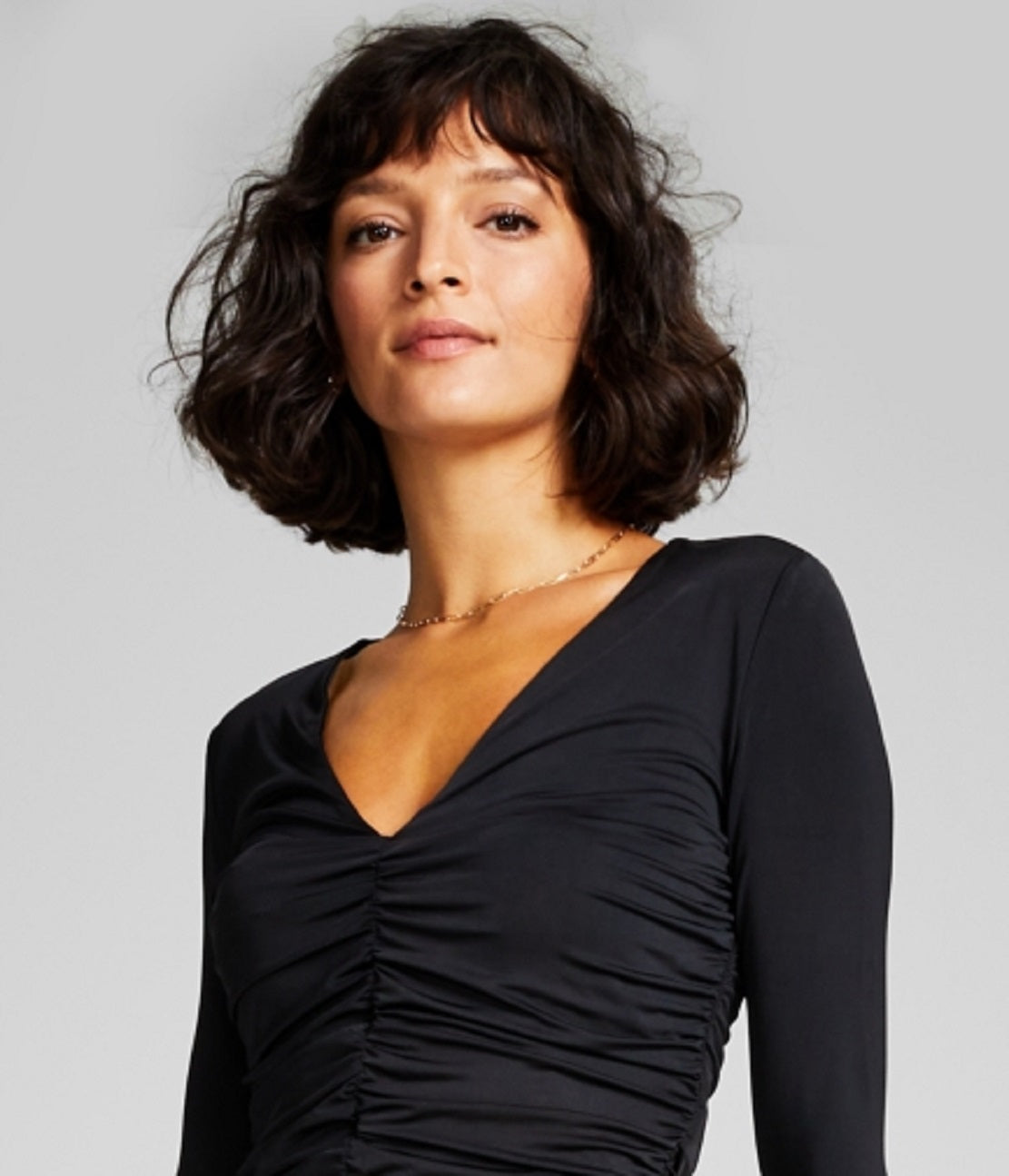 E agora esta blusa feminina de malha com manga comprida franzida e decote em V, preta, tamanho X-S
