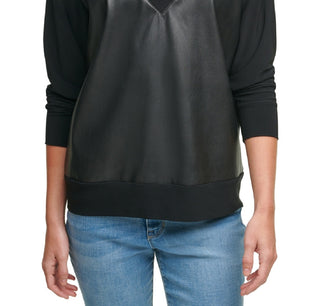 Moletom feminino DKNY com decote em V frontal em couro sintético, preto, tamanho extragrande