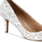 Sapatos de festa femininos Badgley Mischka Zuri, brancos, tamanho 6,5 M