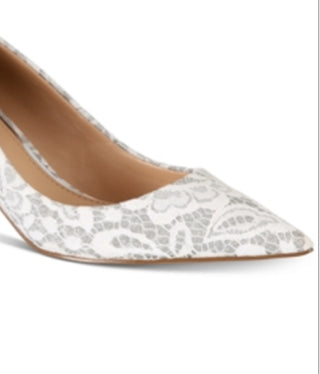 Sapatos de festa femininos Badgley Mischka Zuri, brancos, tamanho 6,5 M