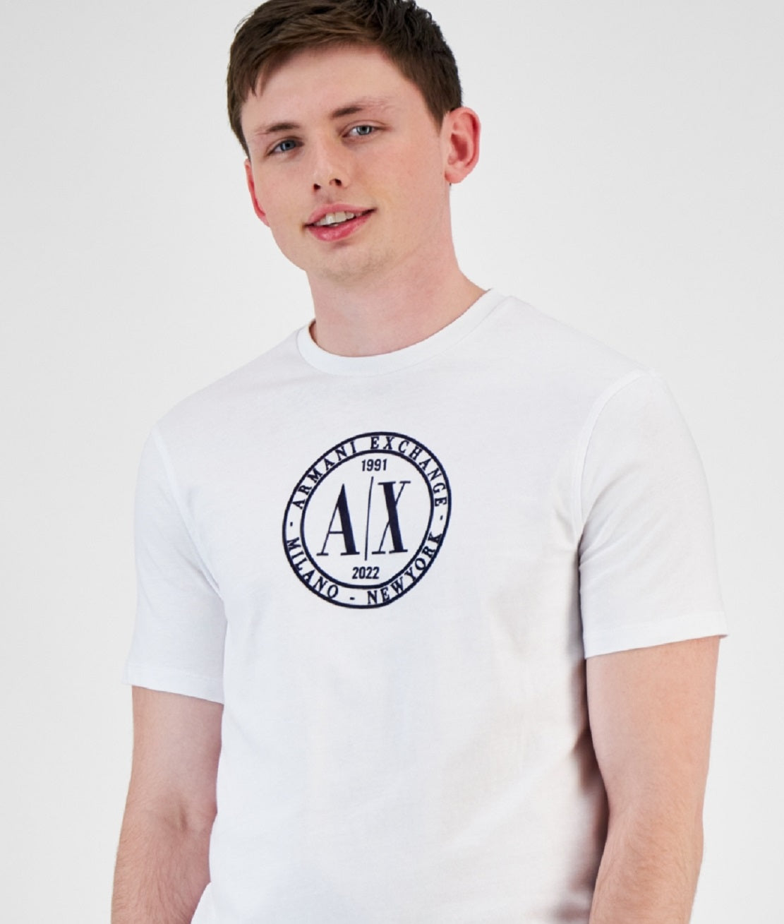 Camiseta masculina AX Armani Exchange com estampa circular e ícone, branca, tamanho pequeno