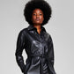 E agora este vestido-camisa feminino de couro sintético com cinto, preto, tamanho pequeno