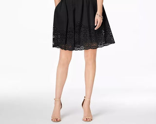 Vestido feminino Vince Camuto com corte a laser evasê, preto, tamanho 16