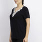 Blusa feminina Karen Scott com decote aberto e acabamento em crochê, preta, tamanho médio